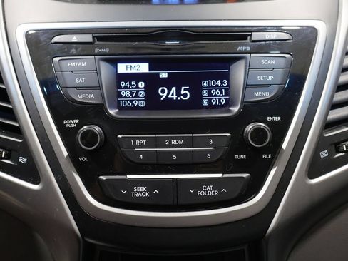 Used 2016 Hyundai Elantra SE FWD image 22