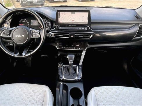 Certified 2022 Kia Seltos EX image 9