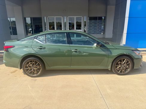 Used 2025 Nissan Altima 2.5 SR AWD/4WD image 7