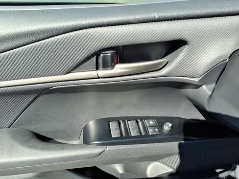 Used 2025 Toyota Camry SE FWD image 12