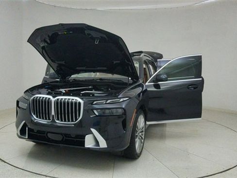 Used 2025 BMW X7 xDrive40i w/ Executive Package image 77