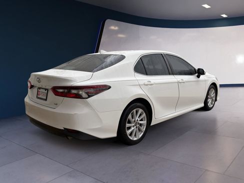 Used 2022 Toyota Camry LE image 5