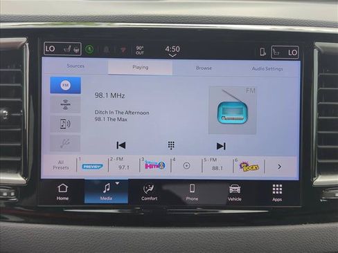 Used 2025 Chrysler Pacifica Select FWD image 13