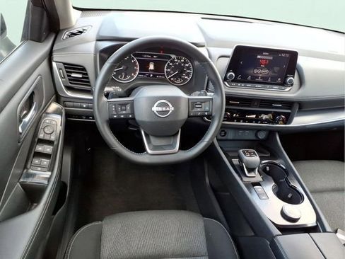 Used 2025 Nissan Rogue SV AWD/4WD image 18