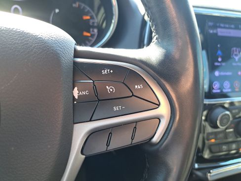 Used 2021 Jeep Grand Cherokee Laredo X image 21