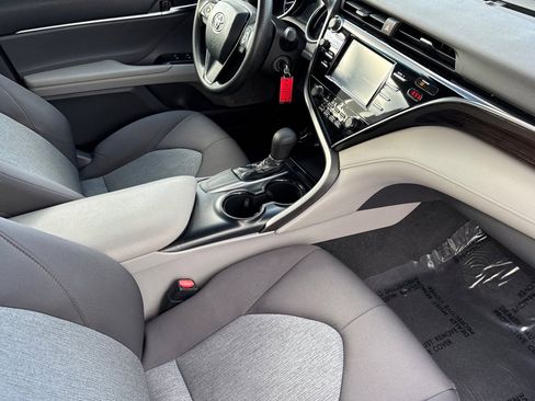 Certified 2018 Toyota Camry LE image 19