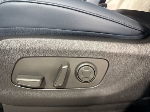 New 2026 Kia Carnival EX FWD image 27