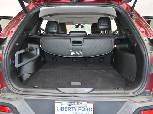 Used 2016 Jeep Cherokee Trailhawk w/ Comfort/Convenience Group AWD/4WD image 11