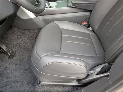 New 2025 Land Rover Range Rover SE image 4