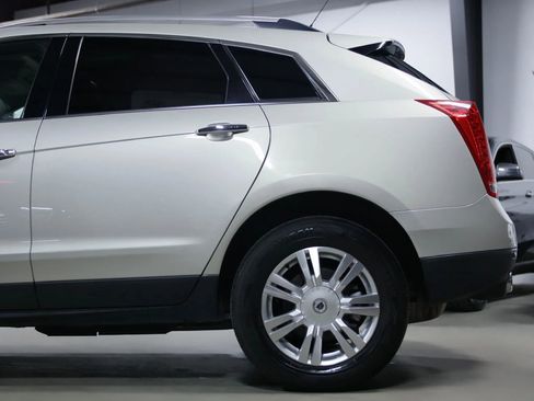 Used 2014 Cadillac SRX Luxury w/ Driver Awareness Package image 17