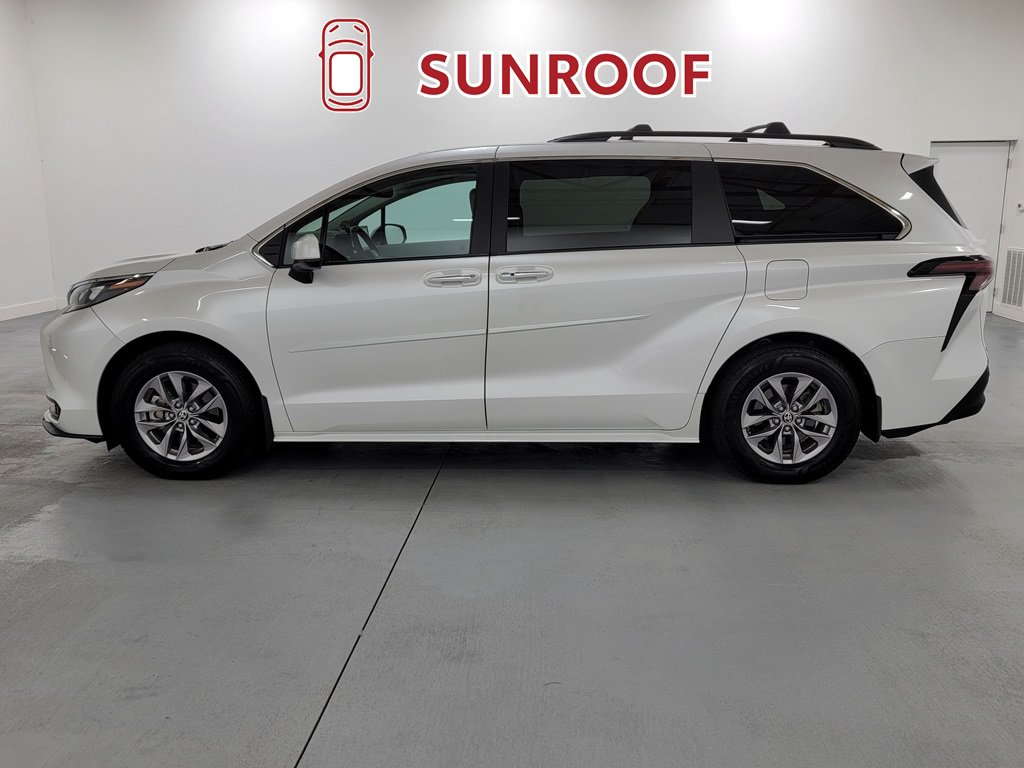 Used 2025 Toyota Sienna XLE w/ XLE Plus Package AWD/4WD image 5
