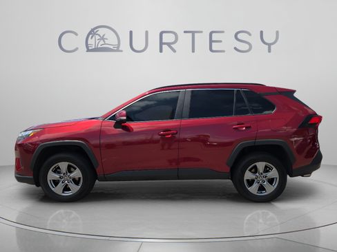 Used 2023 Toyota RAV4 XLE w/ Convenience Package FWD image 2