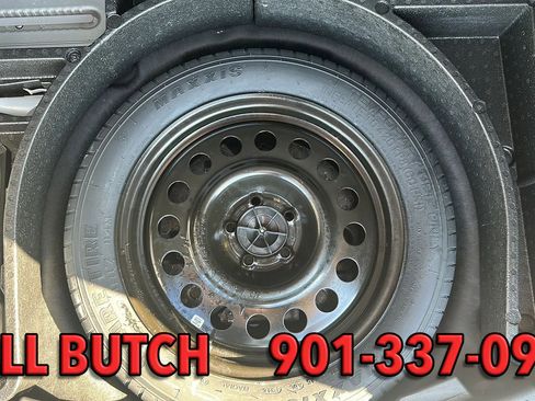 Used 2017 Ford Escape Titanium image 21