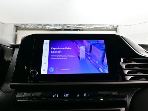 Used 2025 Toyota Camry LE image 18