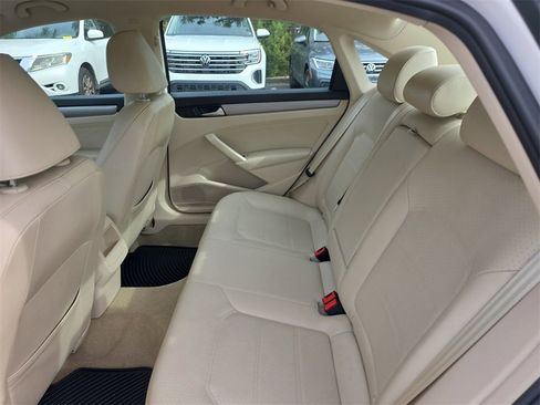 Used 2015 Volkswagen Passat 1.8T Limited Edition image 10
