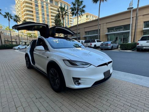 Used 2018 Tesla Model X 75D AWD/4WD image 10
