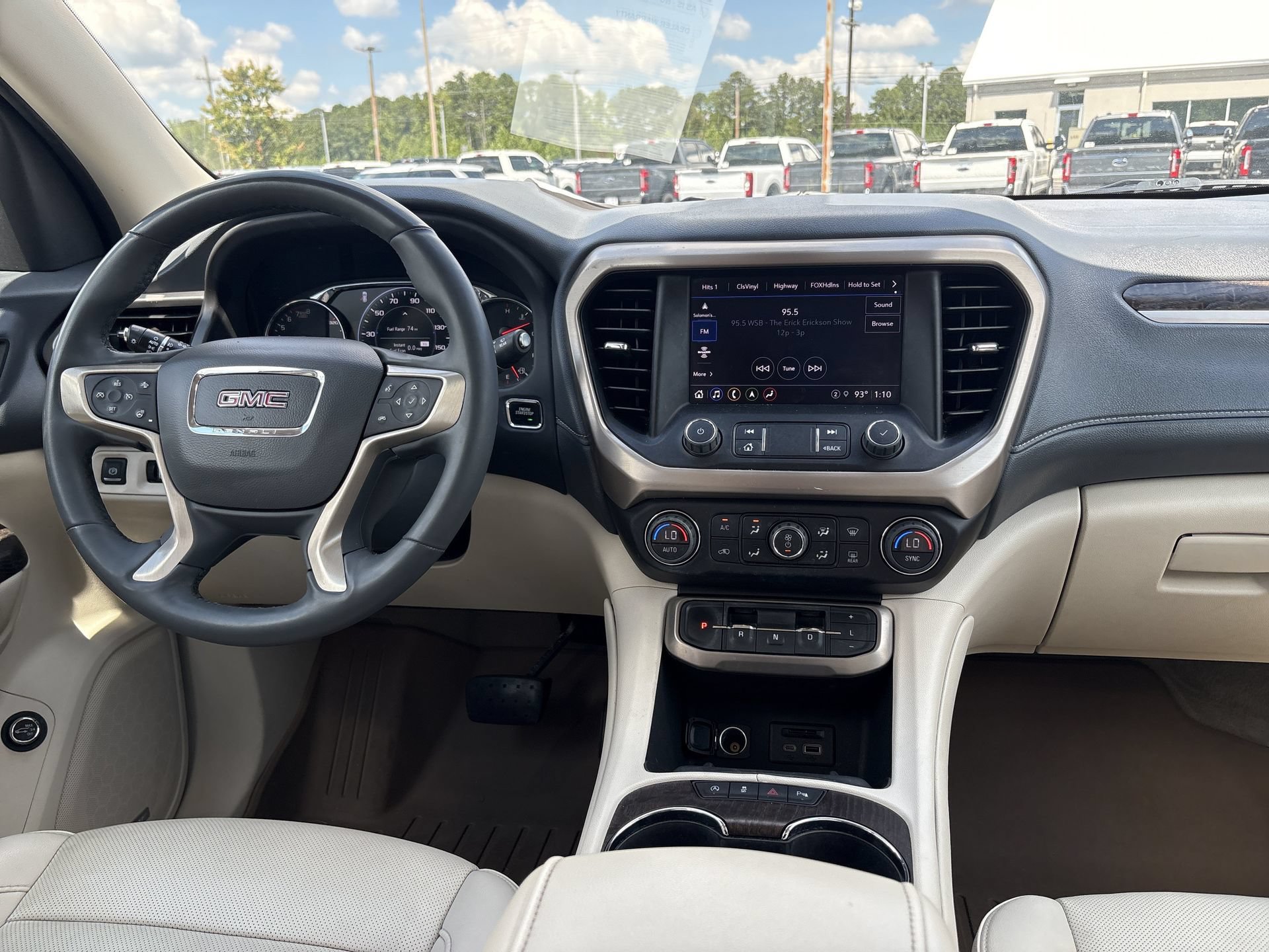 Used 2023 GMC Acadia Denali w/ Denali Ultimate Package FWD image 3