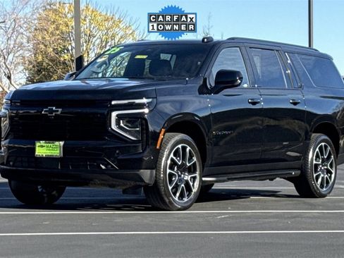 Used 2025 Chevrolet Suburban RST image 15