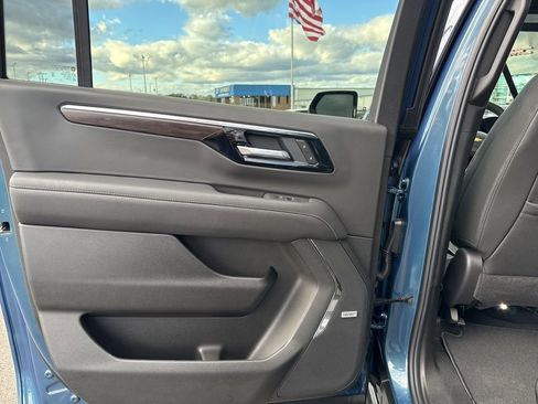 New 2026 Chevrolet Suburban Premier image 30