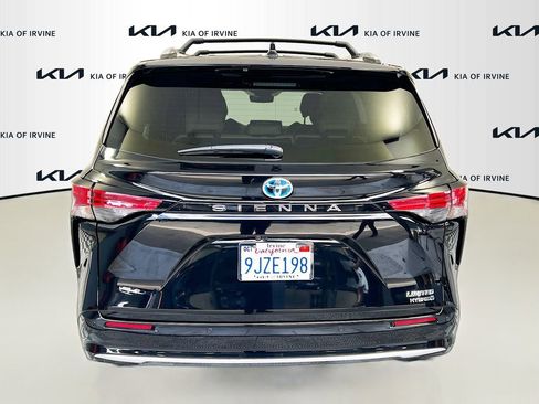 Used 2024 Toyota Sienna Limited FWD image 6