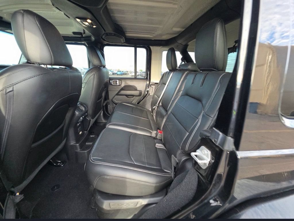 Used 2022 Jeep Wrangler Unlimited Sahara AWD/4WD image 6