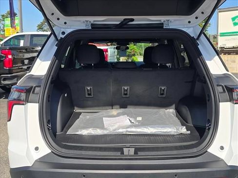 New 2026 Chevrolet Equinox LT AWD/4WD image 17