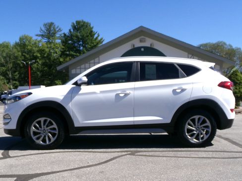 Used 2017 Hyundai Tucson SE image 2