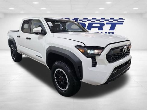 Used 2025 Toyota Tacoma TRD Off-Road image 4