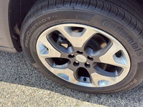 Used 2021 Jeep Compass Limited w/ Sun and Sound Group image 27