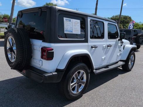 Used 2018 Jeep Wrangler Unlimited Sahara AWD/4WD image 4