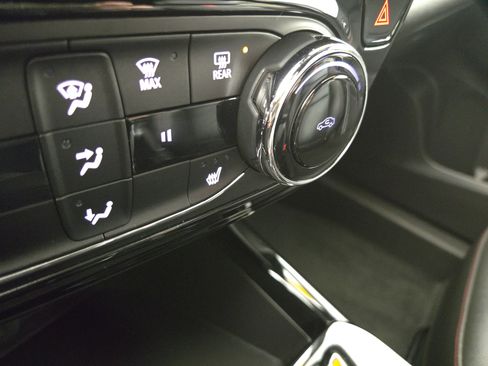 Certified 2025 Chevrolet Trax RS image 25