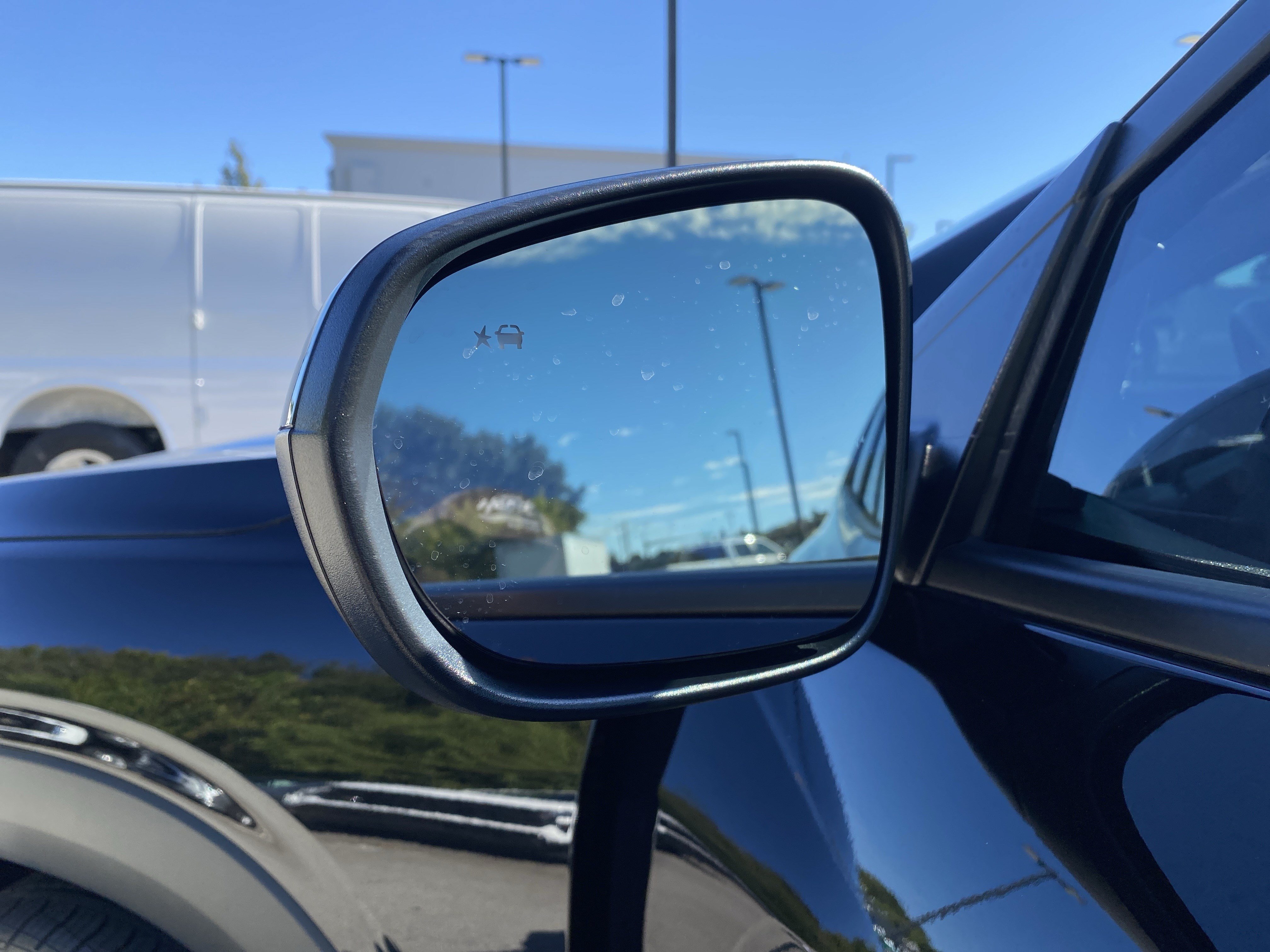 Used 2025 Chevrolet Trax RS w/ Sunroof Package FWD image 37