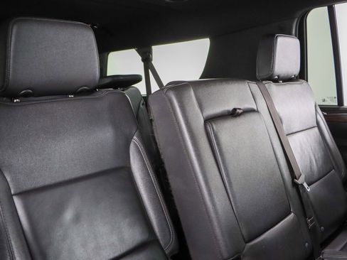 Used 2023 Chevrolet Suburban LT image 31