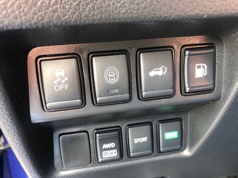 Used 2019 Nissan Rogue SV AWD/4WD image 34