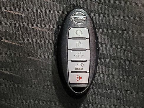 Used 2018 Nissan Rogue SV AWD/4WD image 32