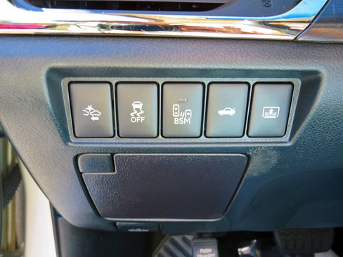 Used 2016 Toyota Avalon Limited image 26