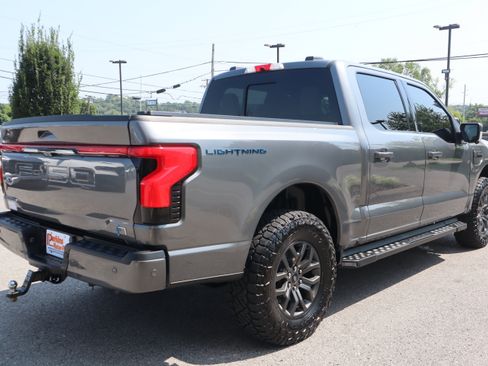 Used 2023 Ford F150 Lightning Platinum AWD/4WD image 7