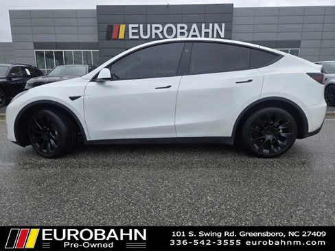 Used 2023 Tesla Model Y Long Range AWD/4WD image 2