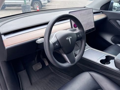 Used 2021 Tesla Model Y Long Range AWD/4WD image 26