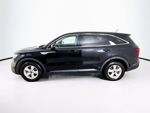 Used 2023 Kia Sorento LX image 11