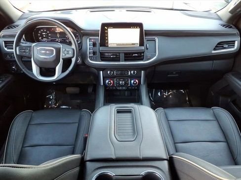 Used 2024 GMC Yukon XL SLT image 4