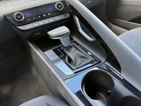 Used 2025 Hyundai Elantra SEL FWD image 43
