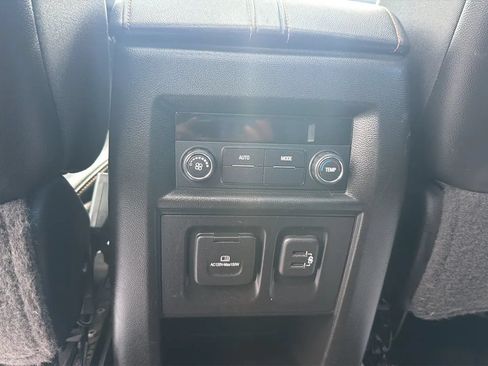 Used 2019 Chevrolet Traverse LT w/ LT Premium Package AWD/4WD image 46