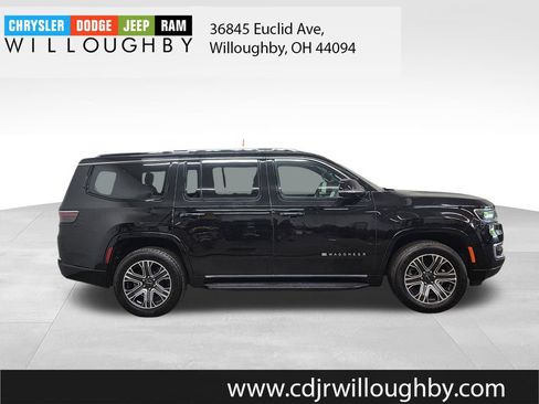 Certified 2025 Jeep Wagoneer Series II AWD/4WD image 4