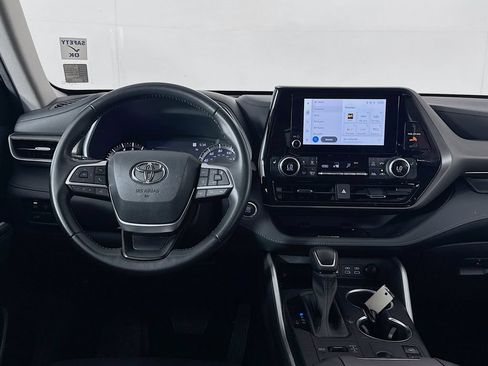 Used 2023 Toyota Highlander XLE AWD/4WD image 12