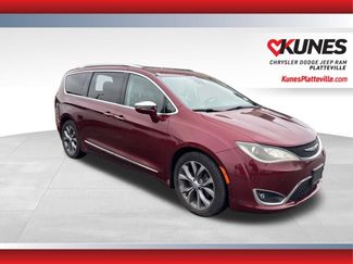 Used 2017 Chrysler Pacifica Limited w/ UConnect Theater Package FWD video 1