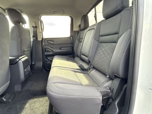 Used 2025 Nissan Frontier SV w/ SV Convenience Package image 23