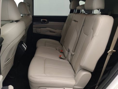 Used 2023 Kia Sorento S FWD image 18