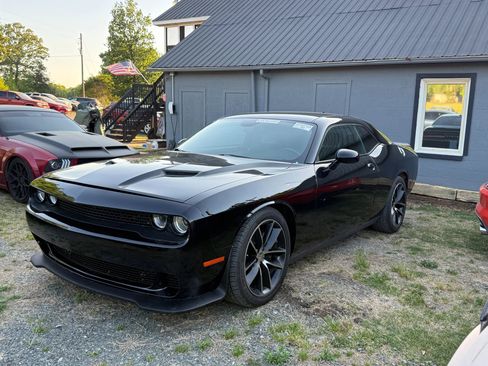 Used 2016 Dodge Challenger R/T Scat Pack w/ Leather Interior Group image 4
