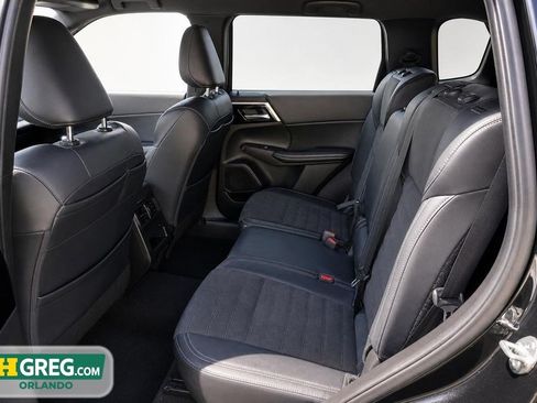 Used 2023 Mitsubishi Outlander SE FWD image 16